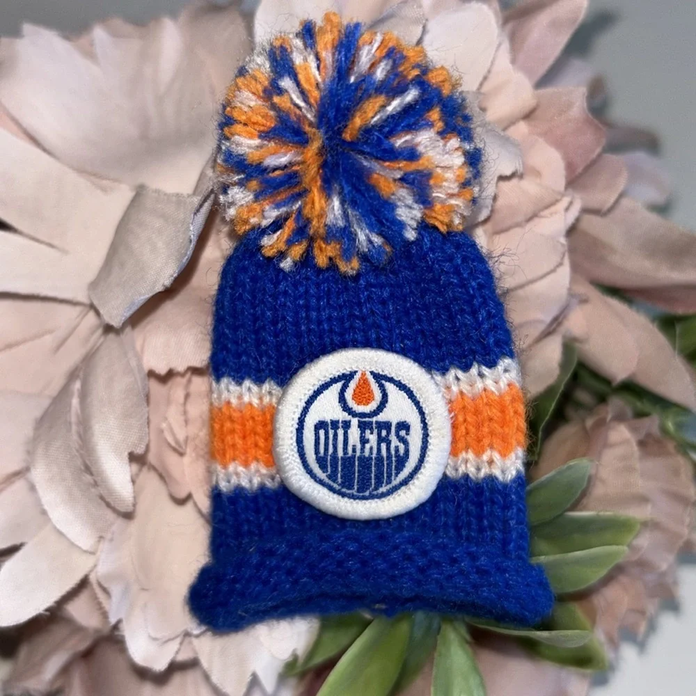 Oilers Vintage Pins and Badges, Edmonton Oilers Vintage Hat Toque Pin VTg